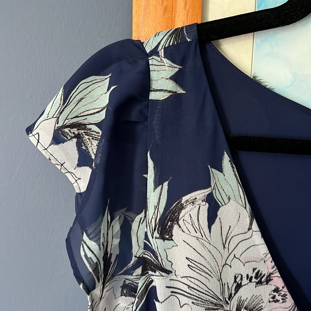 Dress - Picture 4 of 4